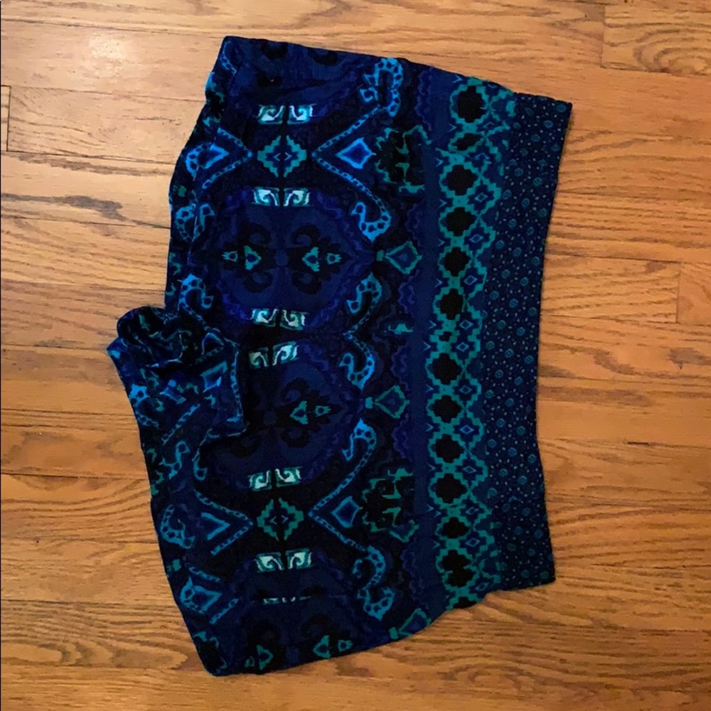 Stretchy printed shorts